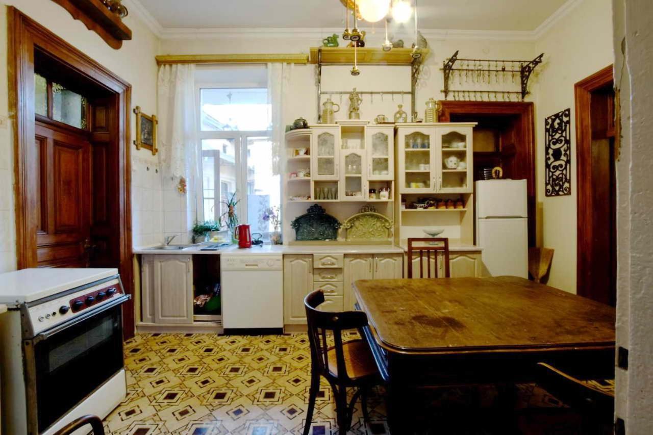 "Eva Stories" Movie Apartment On Rynok Square Liov Exterior foto