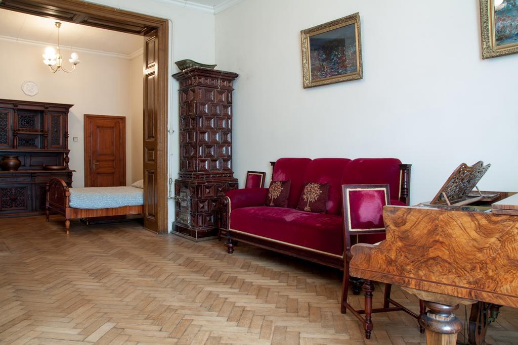 "Eva Stories" Movie Apartment On Rynok Square Liov Exterior foto